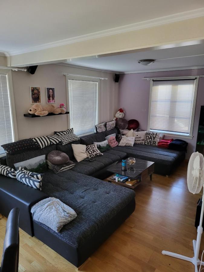 Sentrumsleilighet Med Gratis Parkering Til Leie Apartment Arendal Exterior photo
